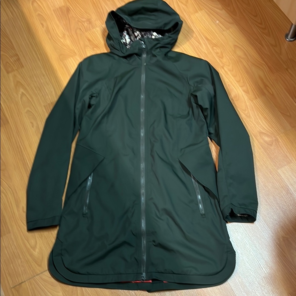 VGUC Lululemon Definitely Raining Jacket (US 6) - Gator Green - Picture 1 of 16